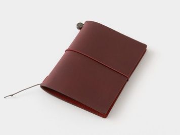 Traveler's NotebookБлокнот TRAVELER'S Notebook, Love And Trip, Passport Size, burgundy придбати в Dreamarium