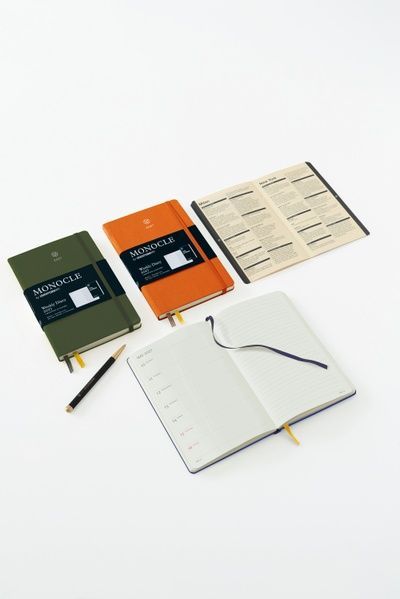 БлокнотиБлокнот MONOCLE & Leuchtturm1917, Paperback (В6+), Mandarin, крапка придбати в Dreamarium